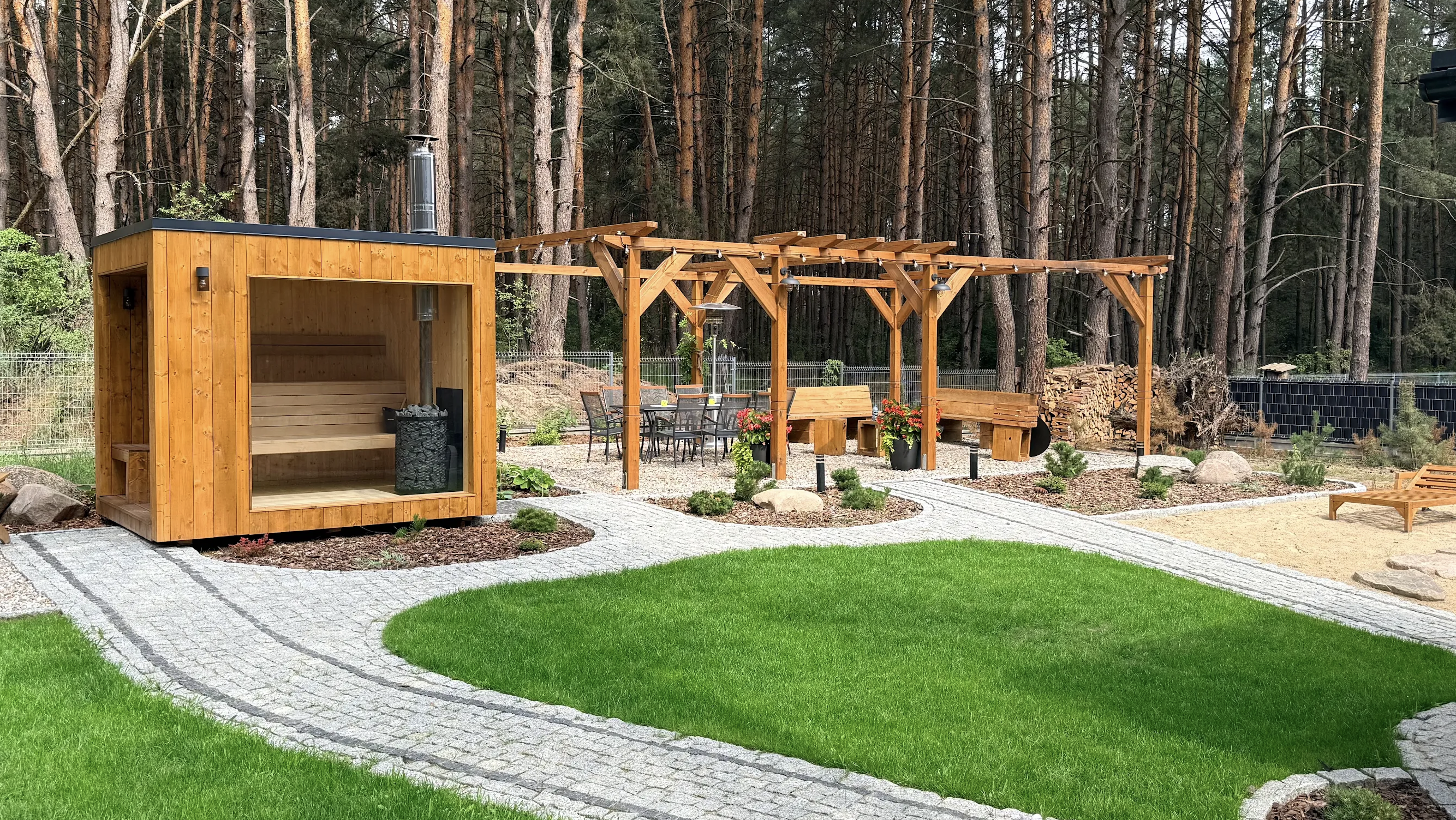 Zdjęcie od gościa - sauna i pergola w ogrodzie